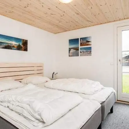 בית נופש Coastal Hideout Vacation Bøtø By